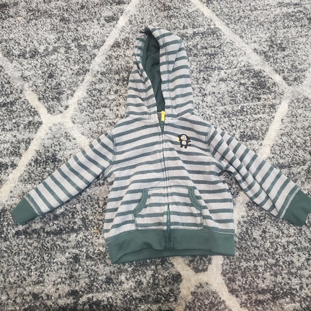 Sweatshirt / size 9 mo / carters